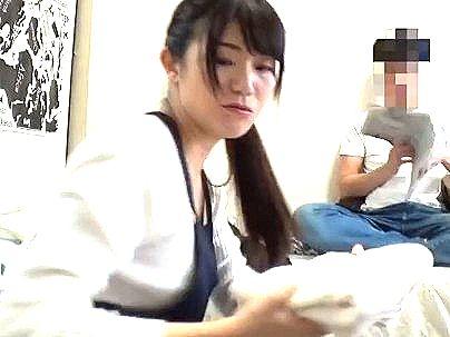 ＜三十路熟女！＞オバサンレンタルできた美魔女オバサン！なし崩し的エロ行為に発展シチャウゾ！