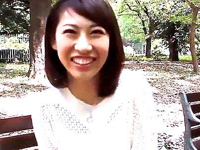 ＜三十路人妻！＞上品な感じの美乳おっぱい美魔女オバサン！温泉旅行でエロ行為シチャウゾ！