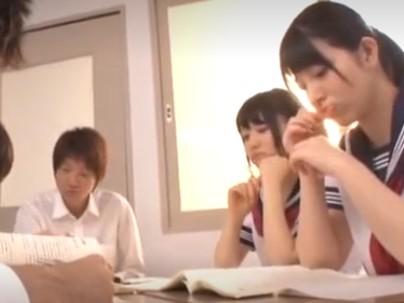 ≪美少女≫【痴女】めちゃくちゃエロいカワイ子ちゃんたちが男のオチンポジュポフェラしちゃうぞｗｗｗｗｗ