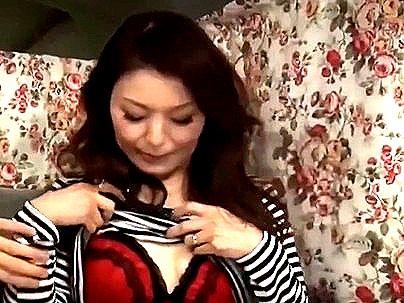 ＜人妻ナンパ！＞「恥ずかしい…わ」巨乳おっぱい美魔女オバサン！口説いて崩し的エロ行為持ち込んじゃうぞ！