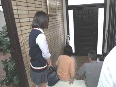 ＜清楚妹！＞スレンダー細見のカワイ子ちゃん妹が両親いなくなったらすぐにヤル！！！！