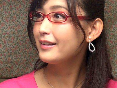 ＜人妻ナンパ＞清楚な感じの清楚メガネお姉さん人妻がナンパゲットされて中出しに！！！！