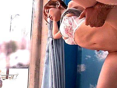 ＜人妻！＞旦那が外にいるのに巨乳おっぱいおくさんヒトヅマが・・ＭＭ号でネトラレエロ行為に！