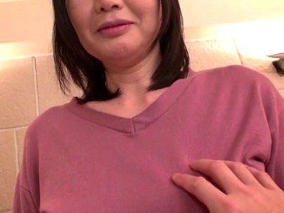 ＜色白美肌で高身長！＞年の割にはいい体の色白美肌で高身長熟女がエロ行為になっちゃうｗｗｗｗ