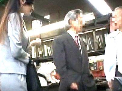 ＜秘書OL！＞巨乳おっぱい美女OLお姉さん秘書！！工場のオヤジに犯されレイプされるぞ！