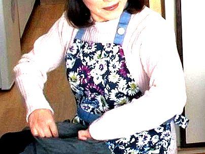 ＜五十路人妻！＞優しい感じのムチムチ巨乳おっぱい美魔女オバサン！流れでエロ行為になるぞ！