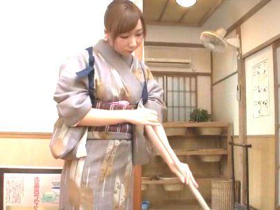 ＜仲居さん！＞「恥ずかしい…けど」巨乳おっぱい美人仲居さん！エロ行為発展シチャウゾ！