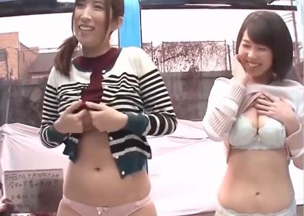 お母さんと娘がマジックミラー号に乗車して企画で弟と近親相姦しちゃう！お母さんが息子のチンポフェラしちゃうｗ