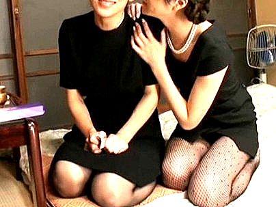 ＜百合SEX！＞旦那亡くして落ち込む熟女のおばさん！娘が元気にするために？レズビアン行為しちゃう！
