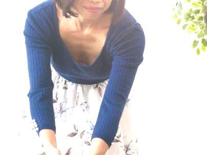 ＜人妻熟女！＞「四十路？エッロ！」上品な感じの美乳おっぱいの友達の母！なし崩し的エロ行為持ち込んじゃうぞ！