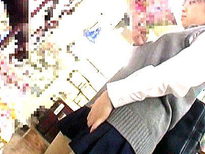＜本屋！＞「股間、あつい…」エロい本立ち読みして清楚系女子！見つけて強引にエロ行為持ち込んだ！