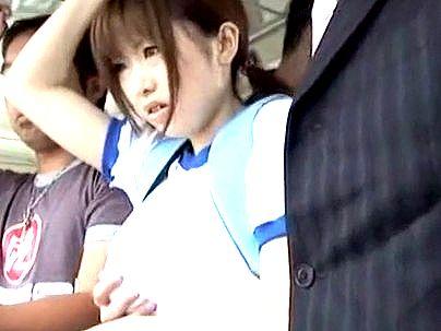 ＜性処理肉便器！＞この格好でバスは！！！可愛すぎ美少女が男たちの餌食になるぞｗｗｗｗ