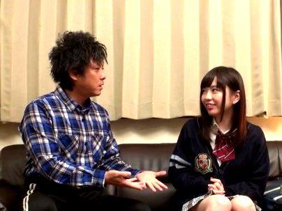 ＜素人！＞「凄いの…♡」清楚系真面目そうな可愛い制服女子！お金のためエロ行為でザーメン中出しにｗW！