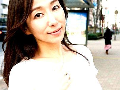 ＜人妻熟女！＞「四十路？エッロｗW！」色気ムンムン極エロ美魔女！義理息子と禁断エロ行為に発展シチャウゾ！