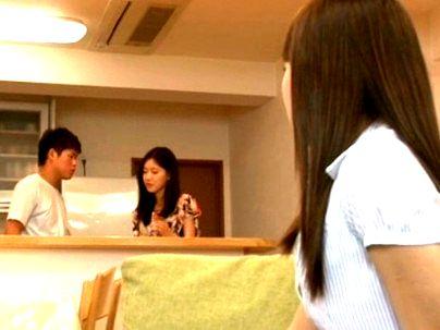 ＜彼女の友達＞オッパイ大き目のお姉さんとバレないようにエチエチシチャウゾｗｗｗｗ