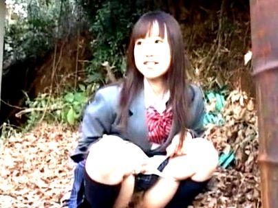 ＜野ション！＞「外でづるの気持ちいい・・♡ルンルン！」この後彼女の後ろから男がきて最悪の出来事に・・・