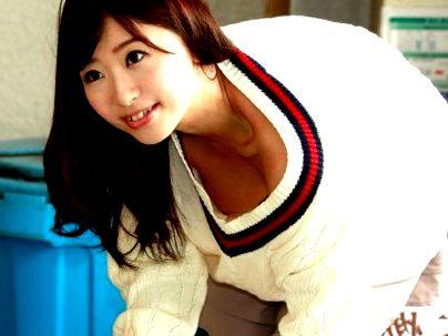 ＜ノーブラ！＞「え、ダメ…凄いの…」ゴミ捨て場にいた巨乳おっぱい胸チラ奥さん！我慢できないで・・・