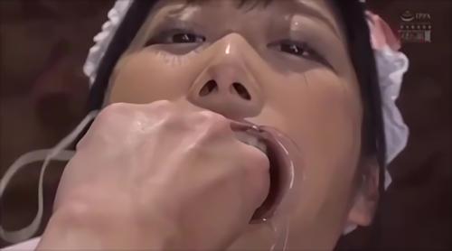 ピンサロ嬢がノドを犯され調教される