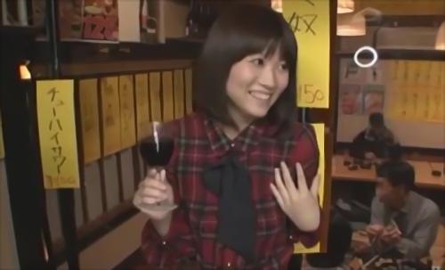 偽レディースキャンペーンを駆使してマジックミラー特設スタジオに女の子を誘い込む、あとは金とトークと酒で酔わせれば、彼女たちのガードは一気に下がる！