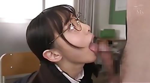 彼女は真面目で成績優秀、口数も少なく決して目立つ感じではないがどこかチャームポイント的だった…、中年教師を言葉巧みに弄び精子枯れ果！