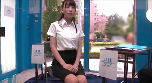 今回は鏡像号として特別にセミナー会場が設けられた！そこで行われる就活セミナーは・・・あくまで表で、鏡の中には連れてきた就活女子が接客する！セミナーの合間には！