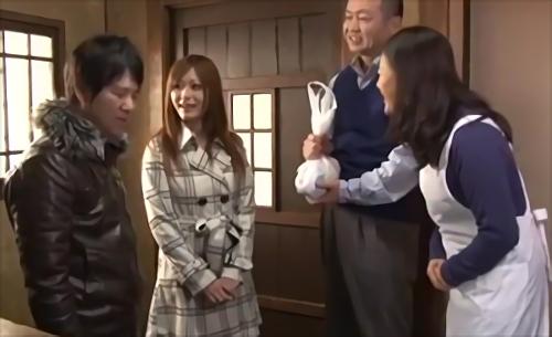 ディープキスをしたり。部屋で休んでいるとすぐにセックスをした。セックスは盛り上がり！