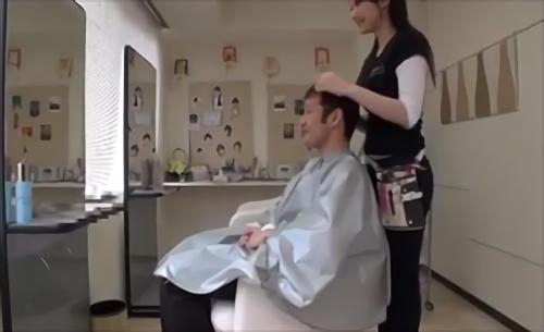 相手の男性に胸を揉みしだき、ご利益目当てでイキまくる!この噂を実際に検証してみる！来店から数分後、カット台に案内され、緊張しながら待っていると！