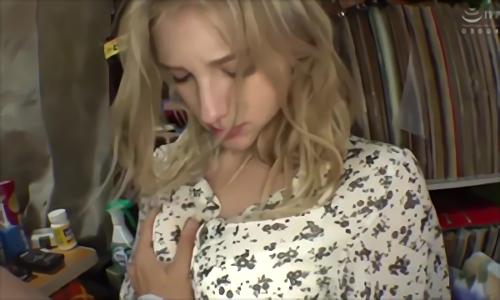 なんとなく見覚えのある白人女性を日本に呼んで見てみた、美しい白い肌と天然の柔らかそうなおっぱいがたまらない、初めてバイブや電マで本当に感じてくれる！