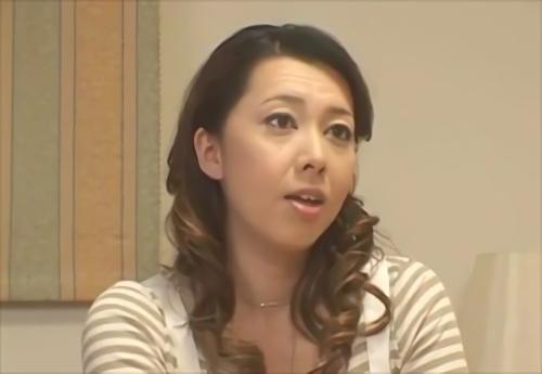 出不精になりがちな長兄の妻・由美に違いない、由美は日本古来の香道に夢中だ、次郎は密かに由美に幻想を抱いている、風邪で寝床を拭いているとき、和服を着ているとき！