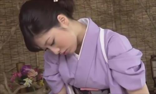 ペニスに触れなくても勃起する、ふとした瞬間に男性の手がペニスに触れれば、そんな店でなくても抜いてもらいたくなる！