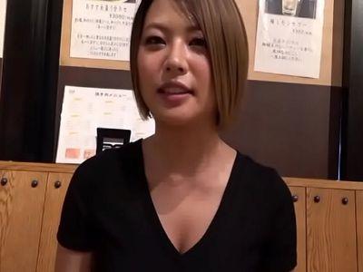飲食店でバイトをしている女の子を取材の後に食事に誘って酒飲ませて酔っぱらわせてAV出演交渉してセックス撮影