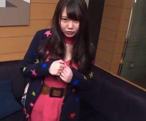【フェラ】自慢のおっぱいを出して世の男性諸君のおかずになる道を選んだ！ピストンの中に伝わる圧迫で限界寸前