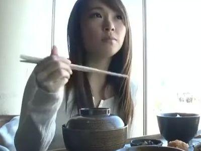 【おっぱい】街で見つけたきれいな素人娘と食事の後に即ホテル！この子は素人レベルじゃない女優に負けず劣らずのエロさ