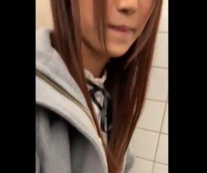 【フェラ】お金のない大学生が自分の使用済みパンティを売っいた！ピストンの中に伝わる摩擦で完落ち秒読み