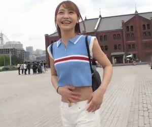 【パイズリ】かわいい美女がエロビデオに出演！激ピストンの子宮へ伝わる圧迫で限界寸前