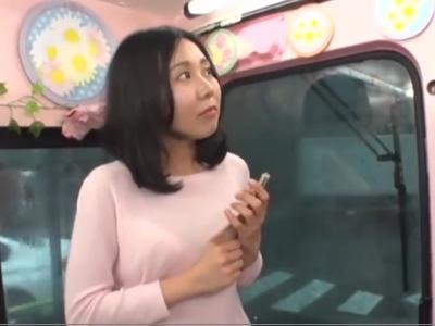 【ナンパ】デカパイな美女がデカチン素股からのそのまま挿入！演技だったらこれほどスケベな表情はできない