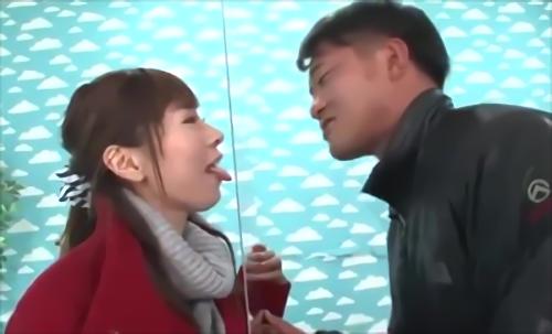 日帰りのキスで射精を可能にできるか！舌と唾液が絡み合い、友達の男女が急接近！舌先を尖らせ！