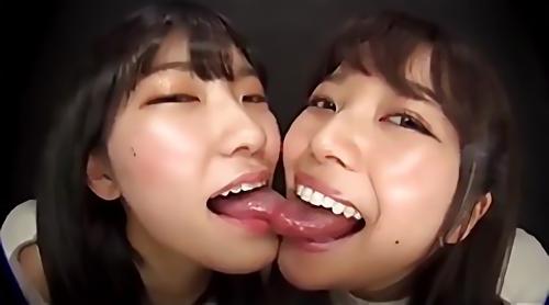 『キス』じらされてなじられてお楽しみを頂くという神遊びの数々、痰つばを吐きかけられ、蔑むような言葉を浴び…極めつけはマンカスたっぷり付着し！