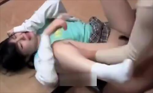 どうせ逝くなら輪になって逝きたい、メチャクチャにされたい・・・、家出した少女は、わざと憧れのアリとして人生の終着点に飛び込む、舐められ、吸われ！