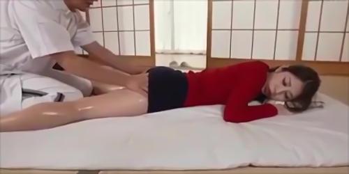 欲求不満の嫁は微妙な反応を示した、義父はこれを口実に婿に内緒で嫁の体を奪う！