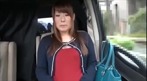 バストの大きな人妻とアバンチュールのラブH！他人の杖で立ちバックで紹介！