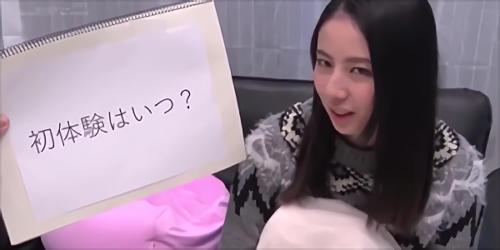 助手席の車はマジックミラーで撮影、最初は驚いていたが、女子大生でも巨根には敵わない／すぐに大きな喘ぎ声を上げ始める、敏感な彼女たちは、撮影されていることも気にせず！