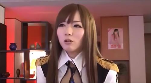 競泳水着姿でフレンチ接吻をするタレント！フル勃起チンポを手コキされて絶頂!