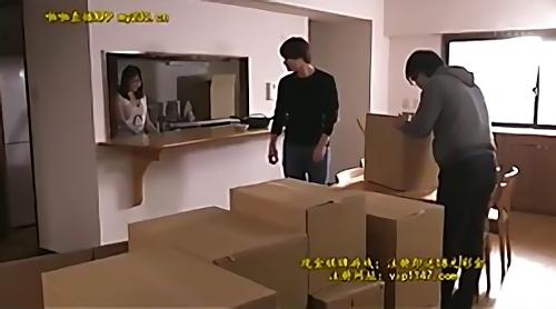 『美乳』翌日、単身赴任の篠田さんを気遣い家事手伝いに出かけた私だったのですが、篠田さんは家事だけではなくリストラ候補である夫の人事権を条件！