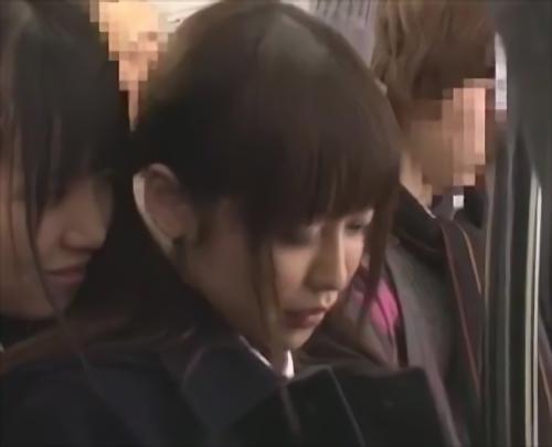 異常なし状態にする珍シリーズ「痴女OKセカンドウーマン」。レズ特集のターゲットは獲物の女子校生！いたずらっぽい笑みを浮かべながら近づき！