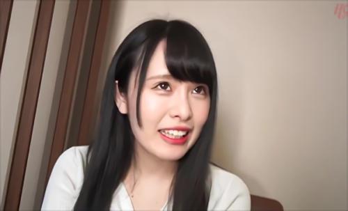 人とは違うオシャレなマスクをしている熟女たちに注目。簡単なインタビューに答えてもらうため、まずはカッコイイ車にご招待。マスクの話をしながら！