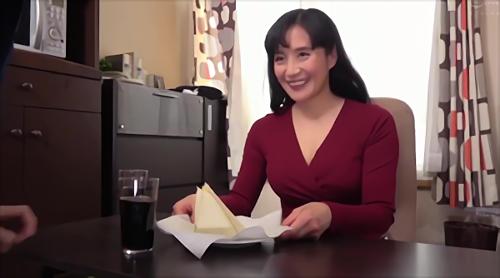 淫乱熟女のアバンチュール愛Hに誘惑される息子！