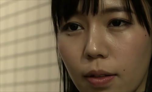 媚薬入りのお茶を飲まされて昏睡状態になると、黒光りするペニスバンドで逃げられないように拘束、皆さんは夫にこんな風に愛されたことがありますか？私は皆さんを愛します！
