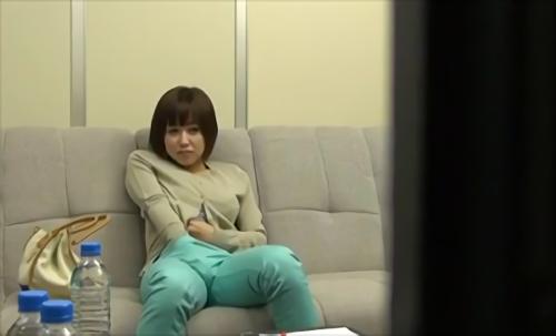 映画のモニターとして潜入して騙して観たら、興奮のあまり、彼女の体にも放心してしまうだろうか？自主映画クラブを名乗る自称が！