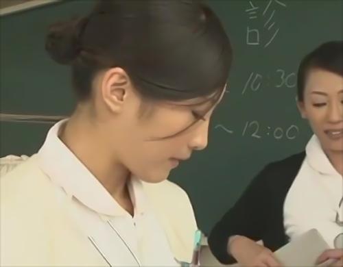 診療所10連発！今回の手コキクリニックは、精液採取と検査のメディカルチェックという新しい試みをお届けします。学校で、職場で、家庭で！